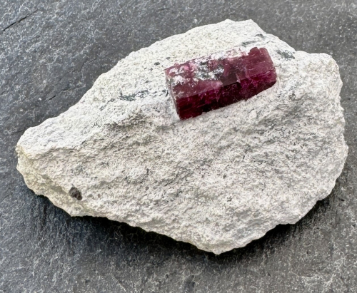 Bixbit Kristall mit Muttergestein 16,18 g